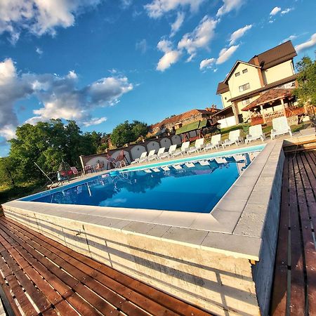 Conacul lui Bulică Hotel Novaci Străini Exterior foto