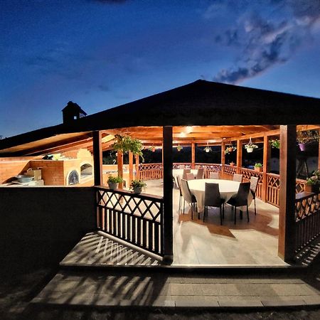Conacul lui Bulică Hotel Novaci Străini Exterior foto