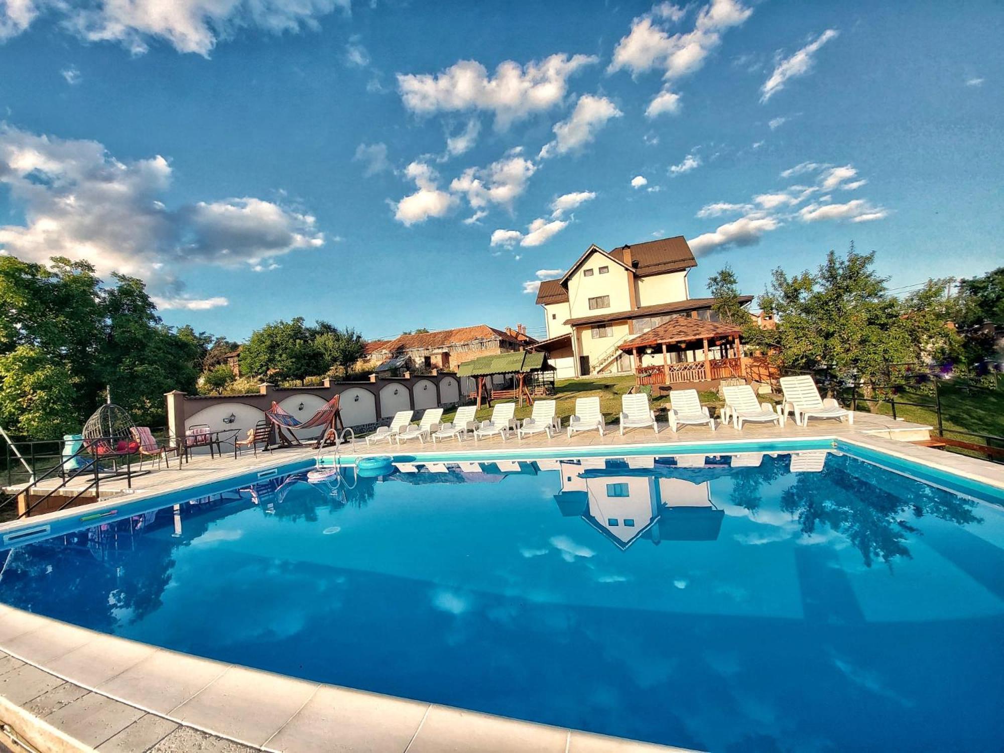 Conacul lui Bulică Hotel Novaci Străini Exterior foto