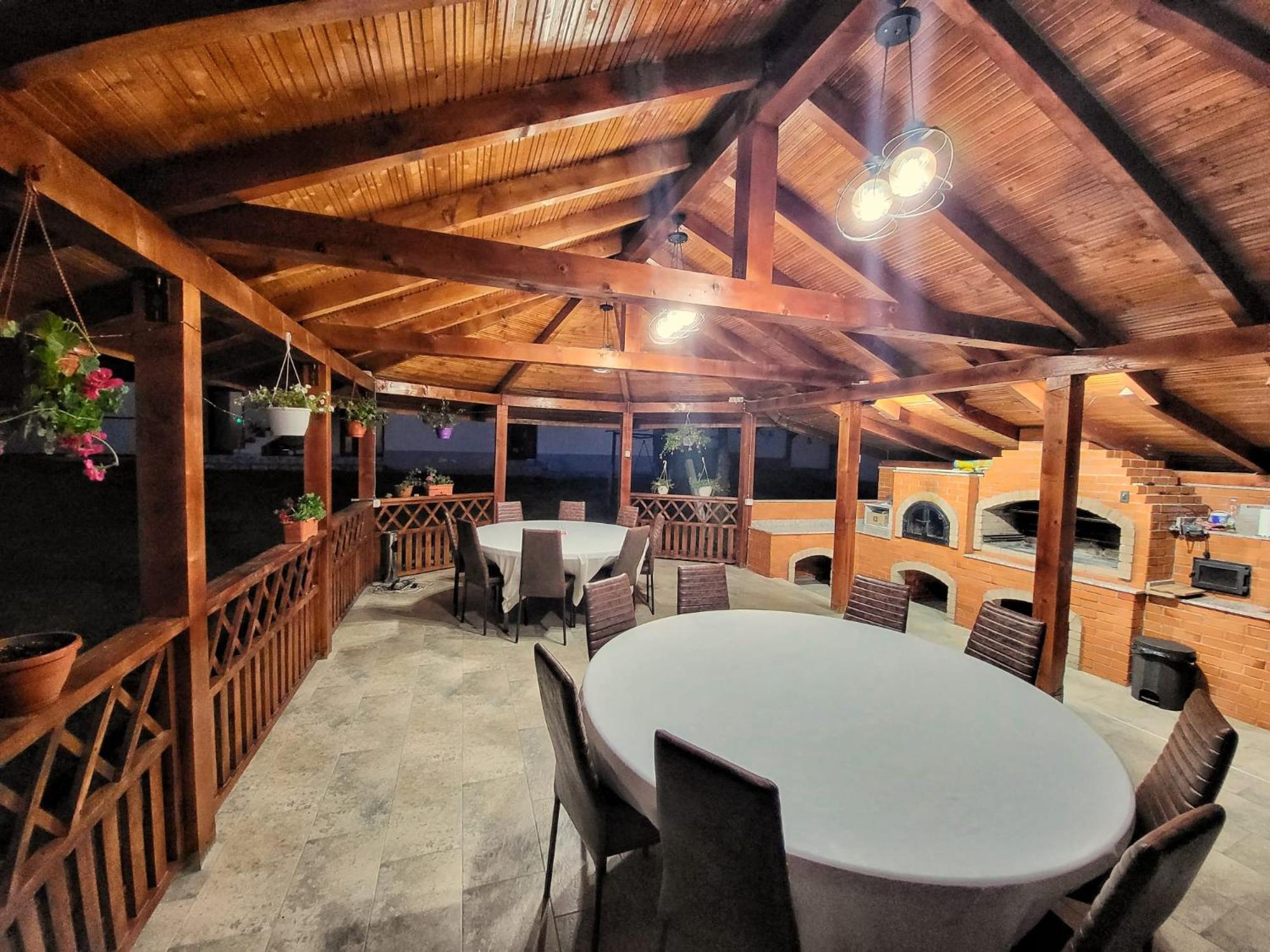 Conacul lui Bulică Hotel Novaci Străini Exterior foto