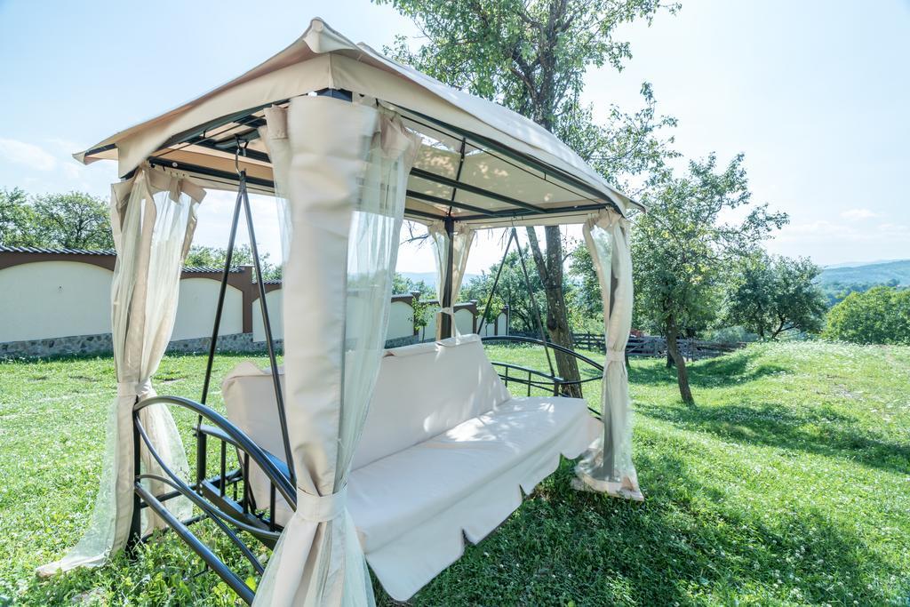 Conacul lui Bulică Hotel Novaci Străini Exterior foto