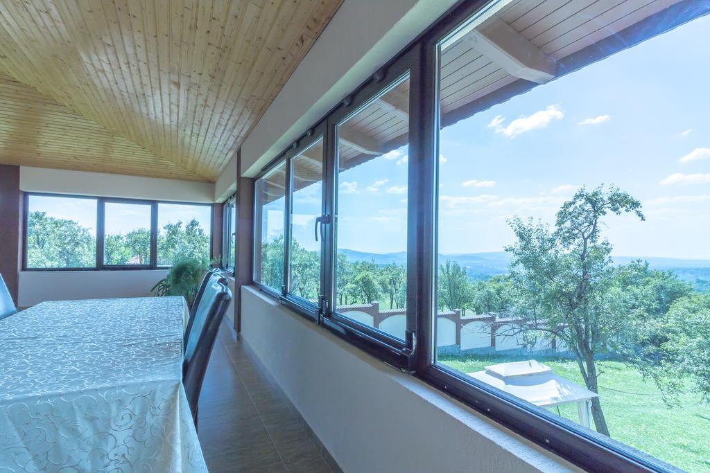 Conacul lui Bulică Hotel Novaci Străini Exterior foto