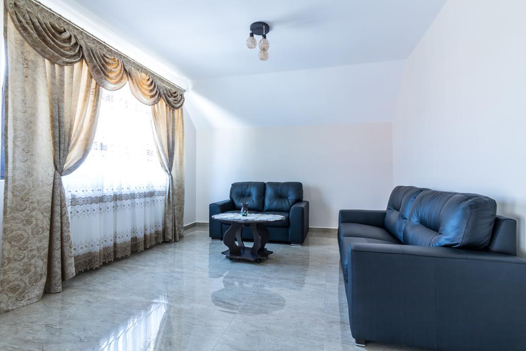 Conacul lui Bulică Hotel Novaci Străini Exterior foto
