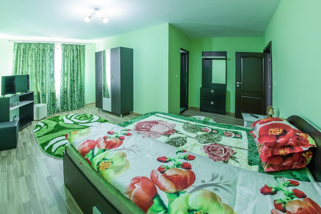 Conacul lui Bulică Hotel Novaci Străini Exterior foto